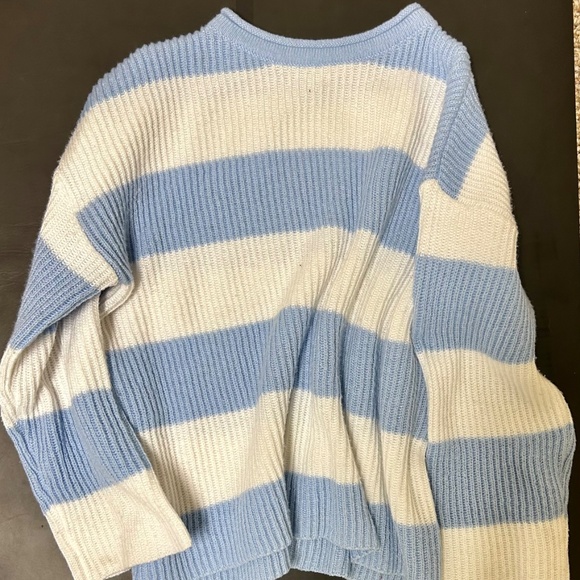 Hand knitted sweater - Picture 2 of 2